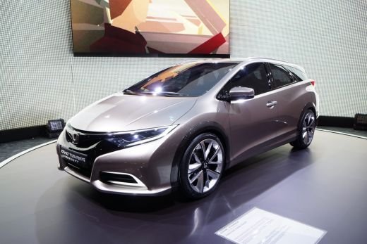FOTO Honda a lansat masina VIITORULUI apropiat la Geneva! Rapida, sexy si SPATIOASA! Cum va arata Civic in curand:_13