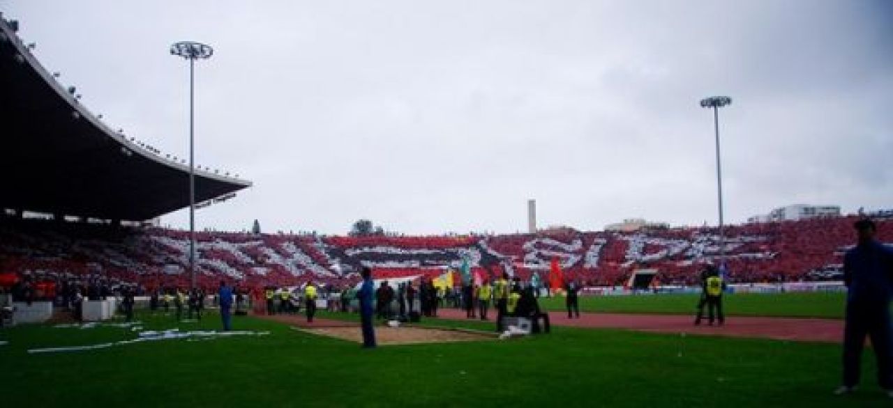 NEBUNII care iti fac pielea de gaina garantat! 99% dintre voi nu ati auzit de ei, oamenii astia sunt insa MAGNIFICI! Stadionul pe care nu vezi meciul din cauza lacrimilor de bucurie:_7