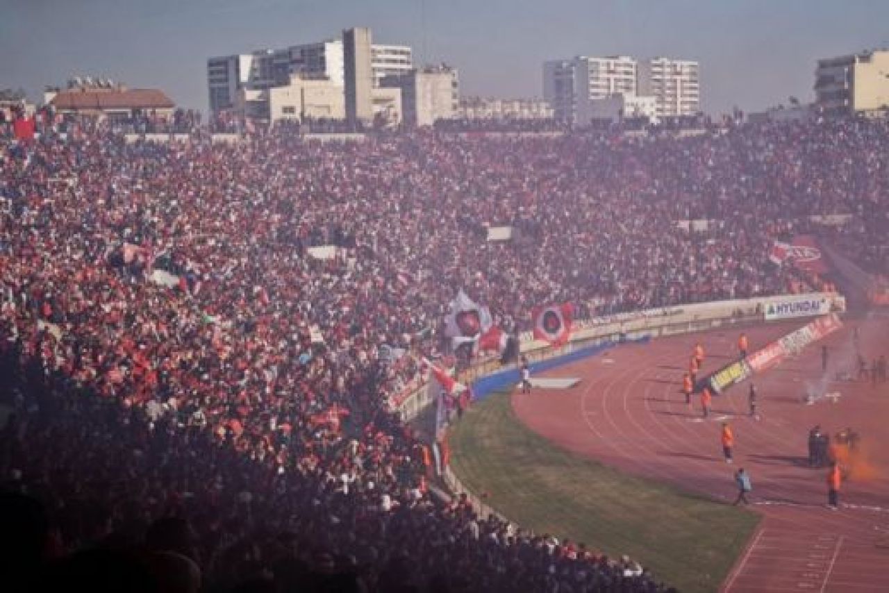 NEBUNII care iti fac pielea de gaina garantat! 99% dintre voi nu ati auzit de ei, oamenii astia sunt insa MAGNIFICI! Stadionul pe care nu vezi meciul din cauza lacrimilor de bucurie:_9