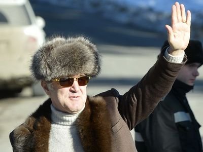 SUPER PLAN pentru meciul cu Chelsea: Stiu o creasta pe munte unde prinzi putin semnal, dar putin de tot! :)) Ce vrea sa faca Gigi Becali in timpul returului: