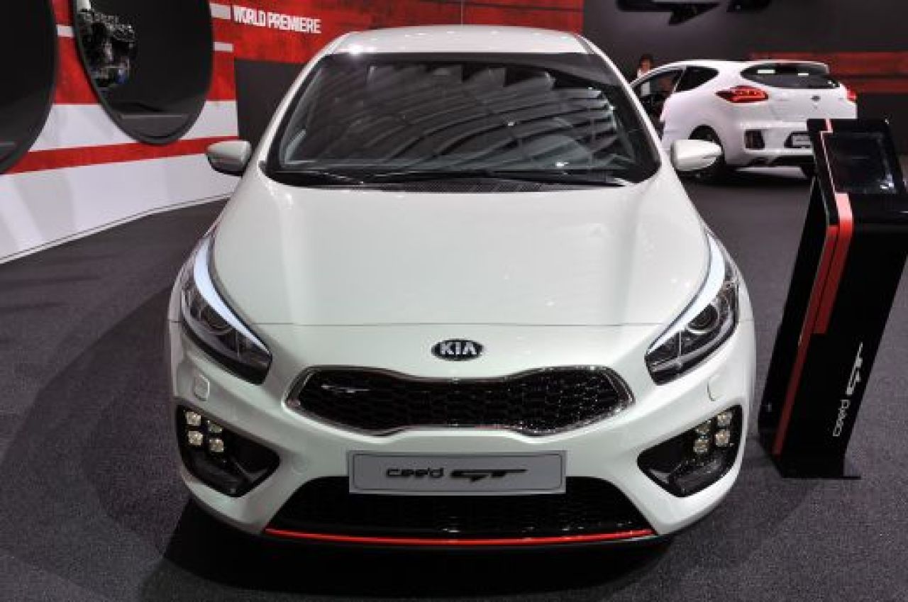 FOTO Asiaticii vor sa DISTRUGA Golful! Kia a lansat doua modele ULTRArapide la Geneva! Cum arata Cee'd si pro_cee'd GT!_5