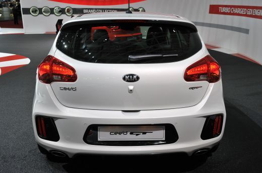 FOTO Asiaticii vor sa DISTRUGA Golful! Kia a lansat doua modele ULTRArapide la Geneva! Cum arata Cee'd si pro_cee'd GT!_6