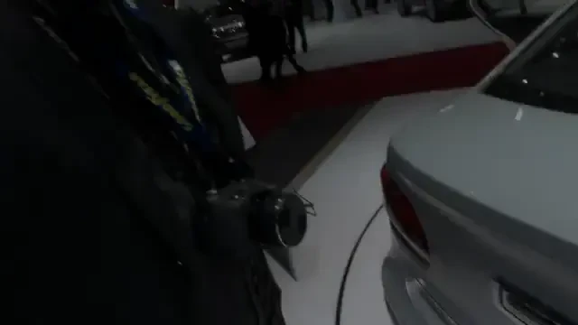 Rivalul Loganului din China i-a lasat MASCA pe toti la Geneva! Modul INCREDIBIL in care se deschide portbagajul! VIDEO :))