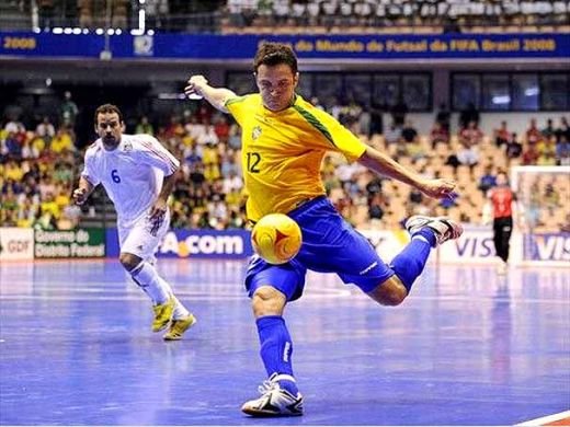 Falcao l-a UMILIT pe portar cu un gol GENIAL! Zeul fotbalului in sala a facut FAZA ANULUI! SUPER VIDEO