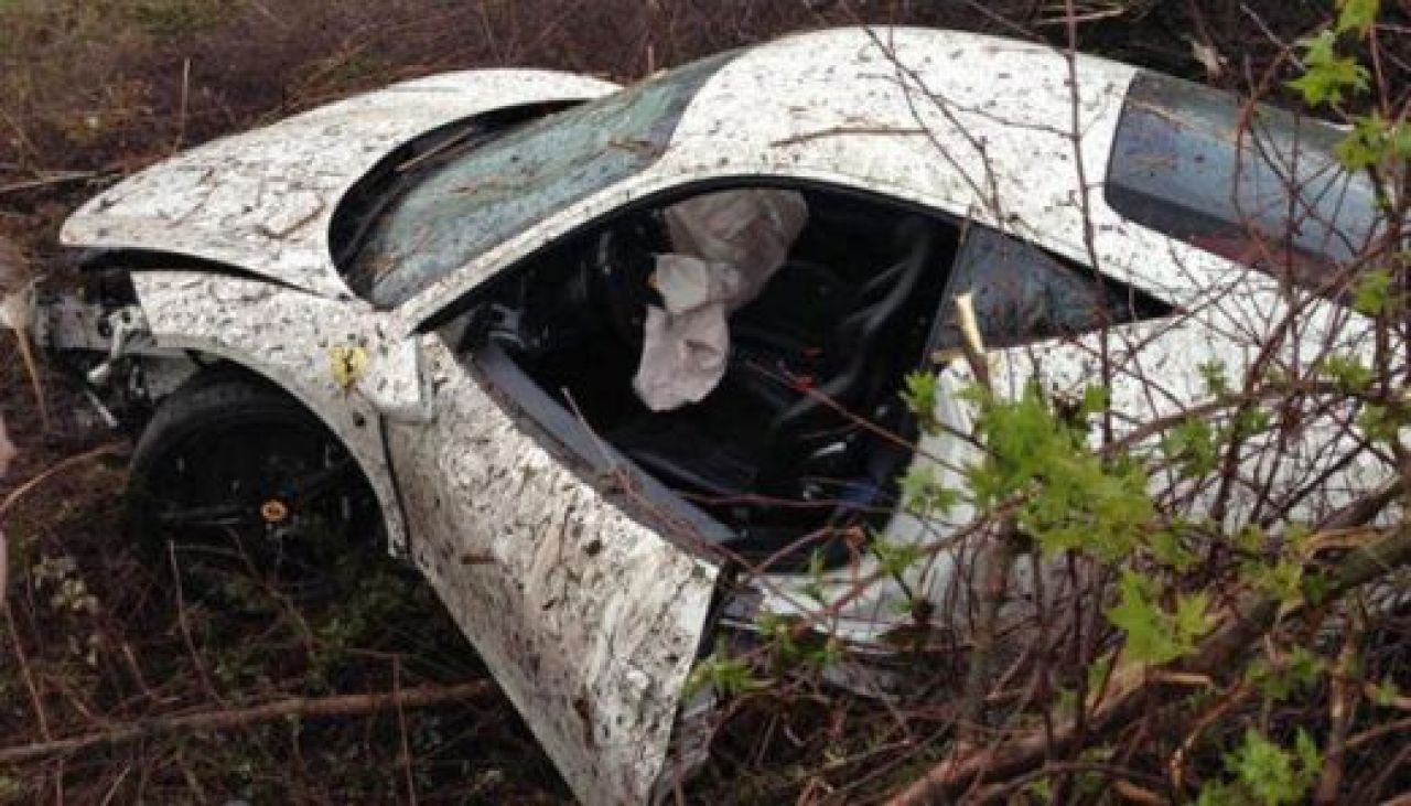 Au gasit un MONSTRU intr-o mlastina! Imagini HORROR cu o masina de 700 cai putere parasita dupa o cursa ilegala! Vezi ce s-a intamplat - FOTO_2