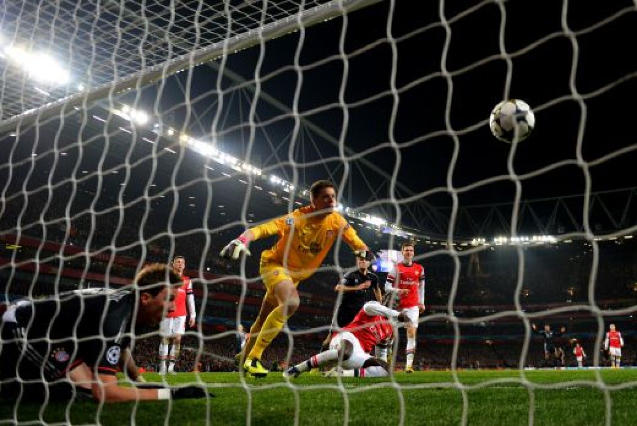 Arsenal a fost la un pas de SURPRIZA MILENIULUI! Bayern 0-2 Arsenal si Malaga 2-0 FC Porto! Malaga si Bayern in sferturi, englezii plang dupa 17 ani! VEZI GOLURILE! VIDEO_1