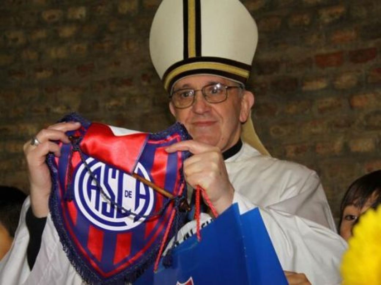 Pasiunea noului Papa pentru fotbal: Are LEGITIMATIE de suporter si nu pierde niciun meci! FOTO INCREDIBIL:_2