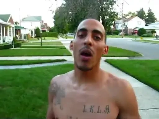 Experiment IDIOT: A vrut sa incerce vesta ANTIGLONT chiar in spatele casei! Ce crezi ca a patit? VIDEO