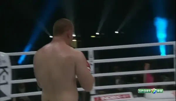 Morosanu dupa BATALIA pe care a dat-o cu Zhuravlov: Mi-am luat multi pumni in cap in meciul asta! VIDEO Vezi meciul aici: