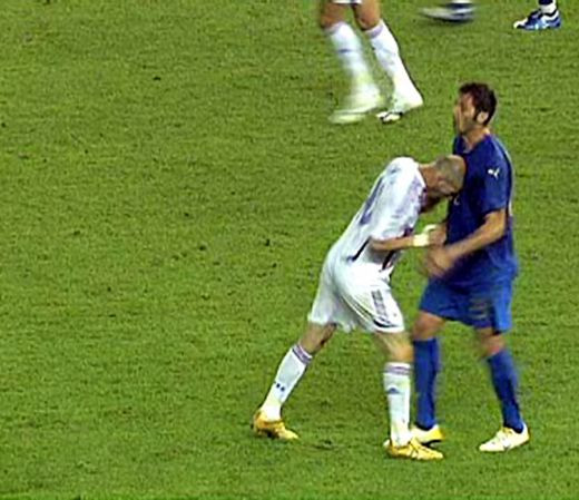 Gestul lui Zidane din finala Campionatului Mondial, REPETAT ASEARA! Un fotbalist din Primera si-a pierdut mintile si a vrut sa-i scoata dintii adversarului! Cum l-a lovit cu capul in figura: