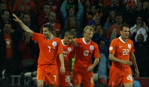 Surprize in lotul Olandei pentru meciul cu Romania! Van Gaal a chemat ARTILERIA si vrea sa ii spulbere pe Chiriches si Torje! Ce mega fotbalisti revin cu Romania:
