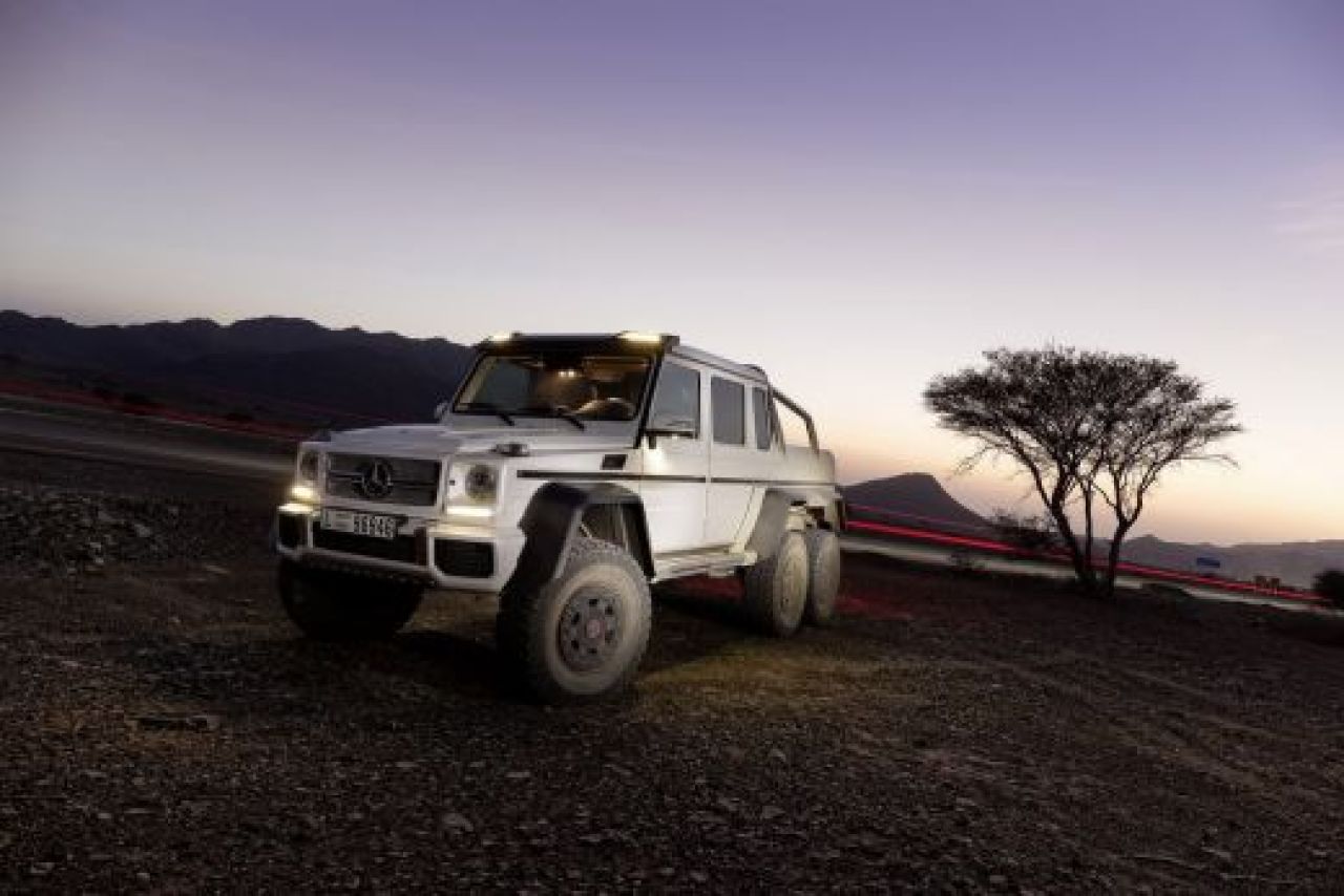 MONSTRUL 6x6 lansat de Mercedes: Seicii miliardari il vor adora! Nemtii le arata arabilor cum se imblanzeste desertul!_20