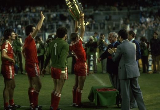 Prima echipa INVINCIBILA! Se antrenau alaturi de VACI dar au umilit-o pe Man United! Povestea unei echipe UNICE in fotbal cu mai multe trofee europene decat titluri!_2