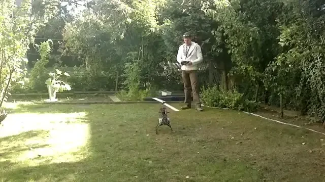 Si-a luat cea mai tare jucarie posibila si abia astepta s-o probeze! Prima tura a fost un FAIL total! VIDEO: