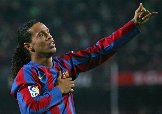 33 de ani, sute de goluri si cel mai nebun transfer din ISTORIA fotbalului! Ronaldinho renunta la tot pentru asta! Clubul INVIZIBIL la care era gata sa joace: