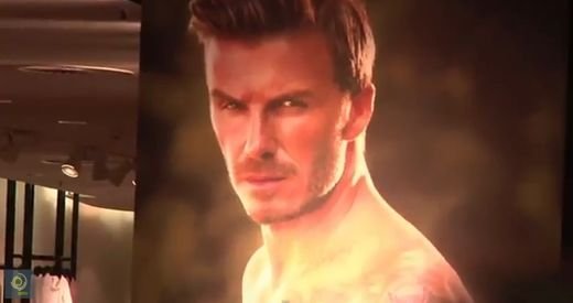 David Beckham a ajuns la Berlin: Fanele au innebunit cand l-au vazut in lenjerie intima! VIDEO