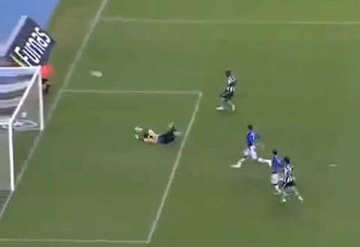 Momentul in care un ZEU a vrut sa se lase de fotbal! Ratarea CRIMINALA pentru care a bagat capul in pamant de rusine! Vezi faza