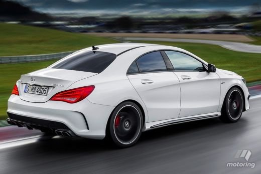 Mercedes lanseaza masini noi pe banda rulanta! Primele imagini cu CLA45 de la AMG! Galerie foto si detalii tehnice:_4