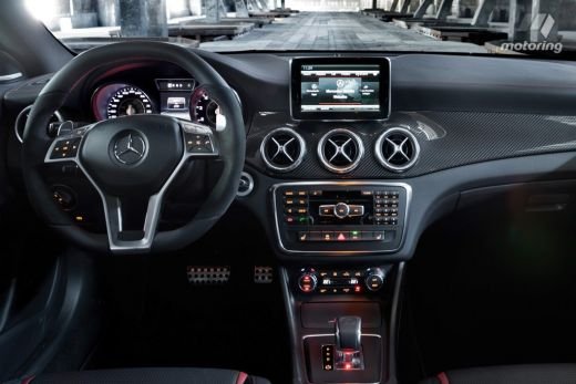 Mercedes lanseaza masini noi pe banda rulanta! Primele imagini cu CLA45 de la AMG! Galerie foto si detalii tehnice:_6