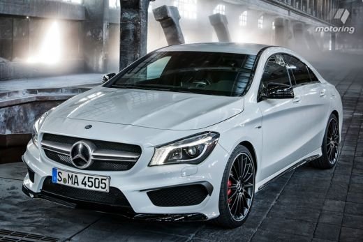 Mercedes lanseaza masini noi pe banda rulanta! Primele imagini cu CLA45 de la AMG! Galerie foto si detalii tehnice:_7