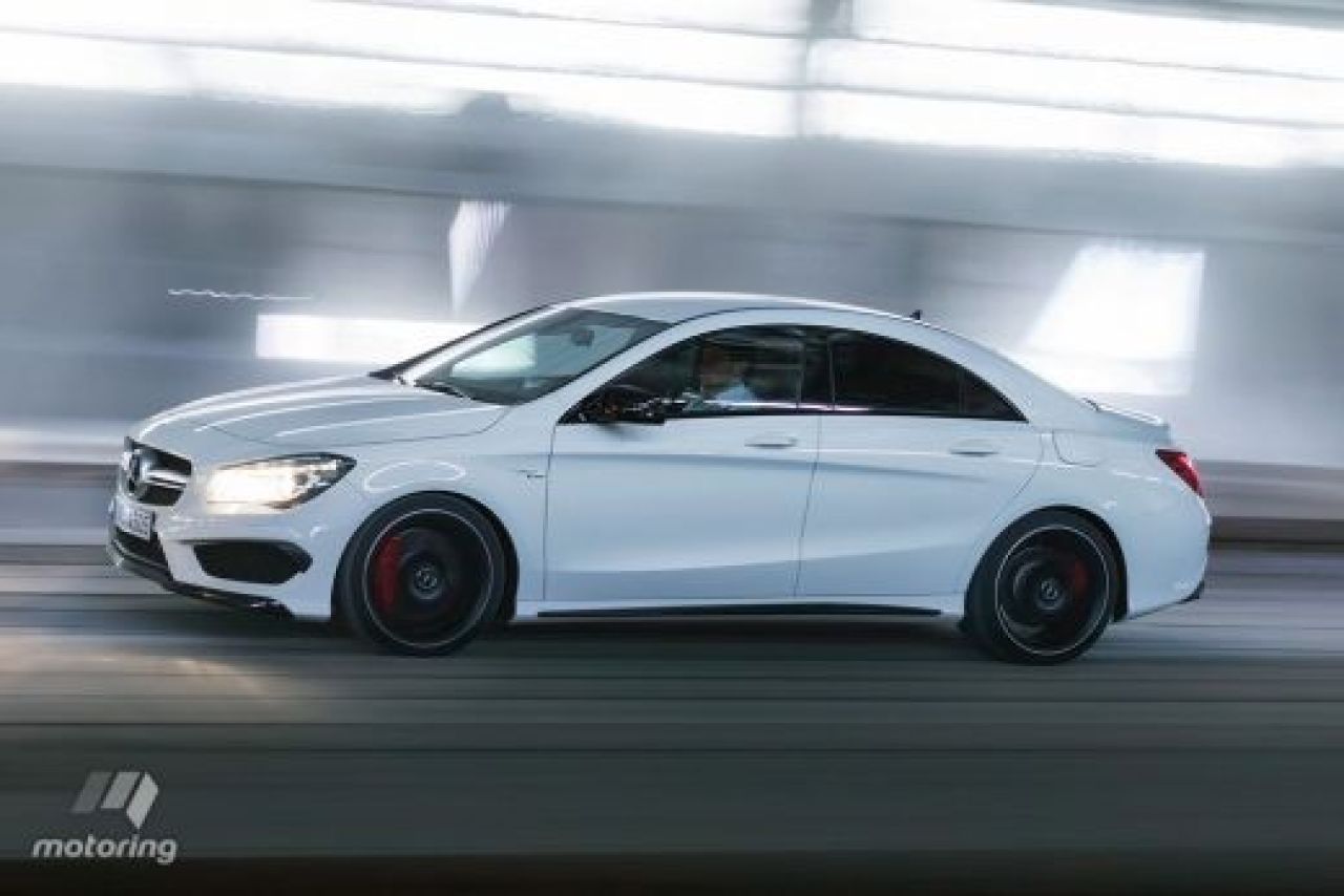 Mercedes lanseaza masini noi pe banda rulanta! Primele imagini cu CLA45 de la AMG! Galerie foto si detalii tehnice:_9