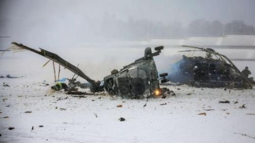 FOTO Soc si groza in Germania! Doua elicoptere s-au CIOCNIT deasupra stadionului Olimpic din Berlin! Un pilot a MURIT!_2