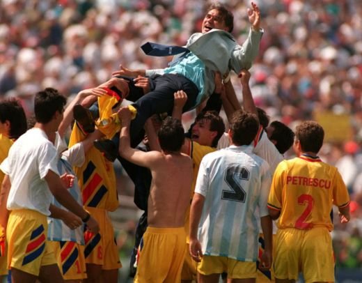 Sports Illustrated a plasat numele Romaniei in Top 10 cele mai tari meciuri din ISTORIA Mondialului! Hagi: 'Am facut a doua revolutie'! Ziua in care visul american s-a trait in strada, la Universitate:_2