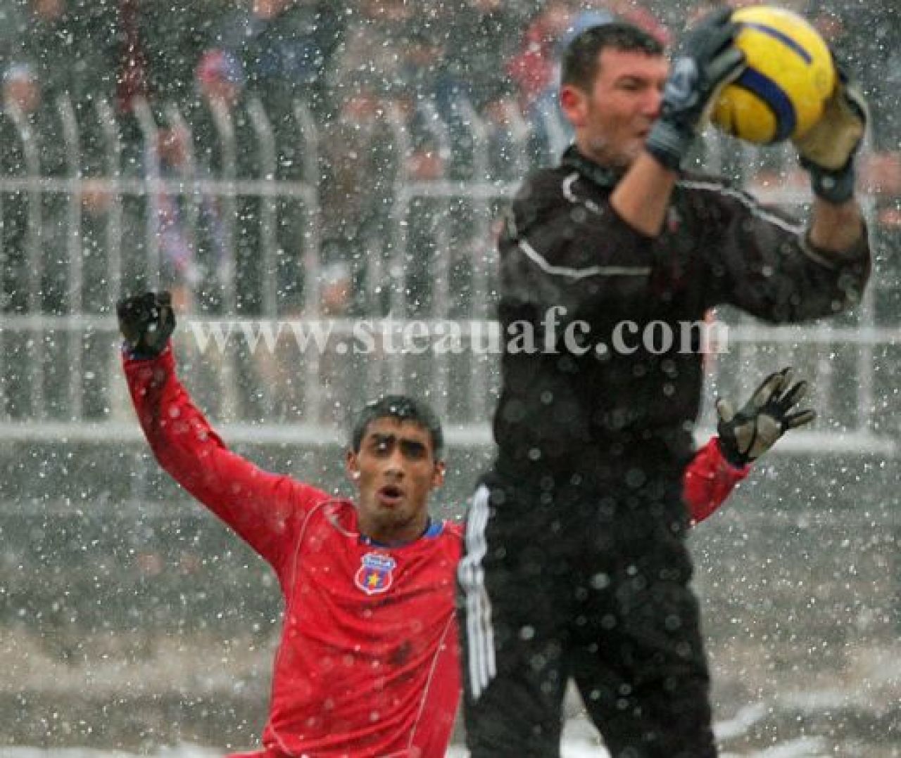 VIDEO Steaua n-are rezerve de Liga I! Braila 1-0 Steaua! Peste 15.000 de oameni, dezamagiti de echipa lui Reghe! Vezi REZUMATUL:_1