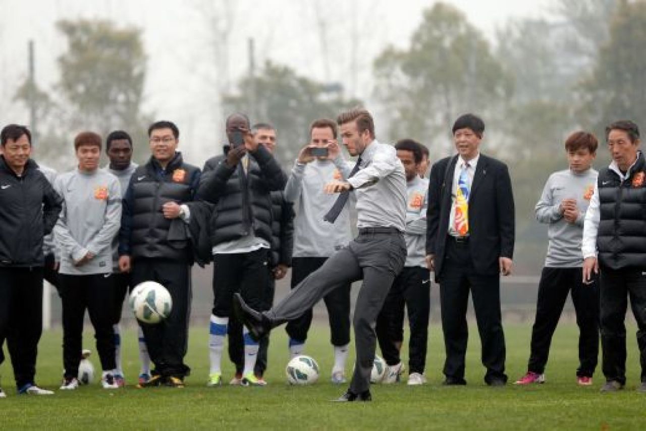 Un stelist a VAZUT LIVE cel mai penibil moment al lui Beckham! Englezul s-a facut de RAS pe teren, sub ochii lui! Galeria Zilei: CLICK AICI pentru FOTO:_1