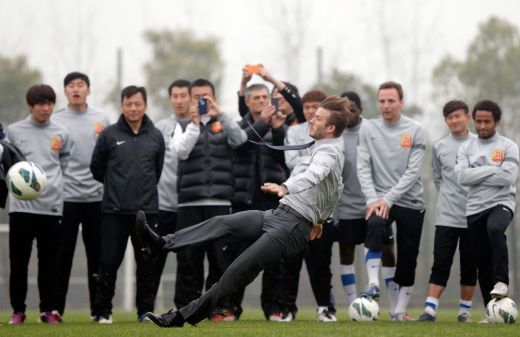 Un stelist a VAZUT LIVE cel mai penibil moment al lui Beckham! Englezul s-a facut de RAS pe teren, sub ochii lui! Galeria Zilei: CLICK AICI pentru FOTO:_3