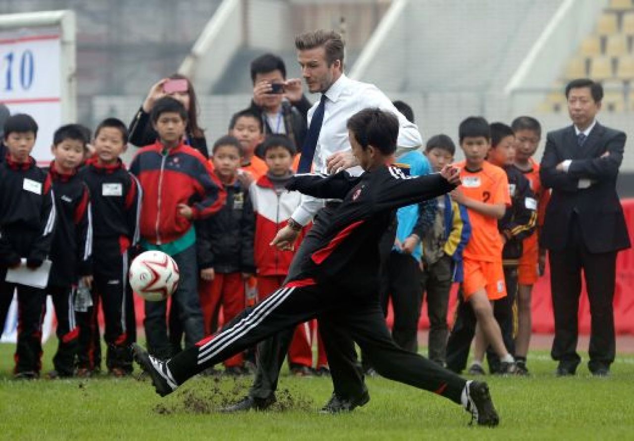 Un stelist a VAZUT LIVE cel mai penibil moment al lui Beckham! Englezul s-a facut de RAS pe teren, sub ochii lui! Galeria Zilei: CLICK AICI pentru FOTO:_7