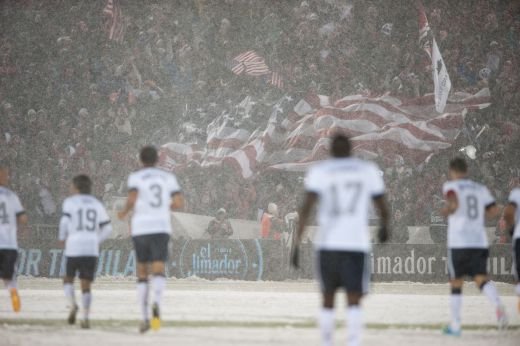Fotbal intr-o atmosfera ca in povesti! Cel mai amuzant meci din preliminariile CM 2014! Imagini incredibile, nu o sa-ti vina sa crezi cum s-a jucat! GALERIE FOTO