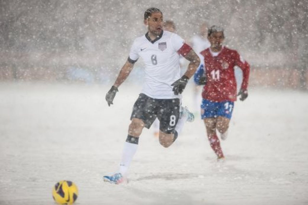 Fotbal intr-o atmosfera ca in povesti! Cel mai amuzant meci din preliminariile CM 2014! Imagini incredibile, nu o sa-ti vina sa crezi cum s-a jucat! GALERIE FOTO_8