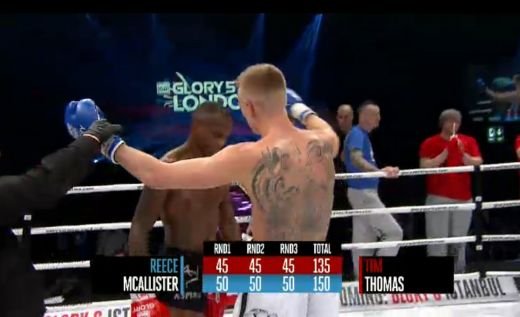 GLORY Londra: Bonjaski este distrus de o lovitura extrardinara! Spong castiga marele meci dupa ce i-a spart fata lui Remy! Vezi meciul romanului Pasniciuc: VIDEO_2