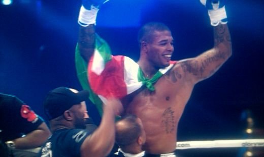 GLORY Londra: Bonjaski este distrus de o lovitura extrardinara! Spong castiga marele meci dupa ce i-a spart fata lui Remy! Vezi meciul romanului Pasniciuc: VIDEO_12