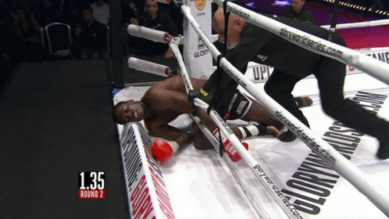 GLORY Londra: Bonjaski este distrus de o lovitura extrardinara! Spong castiga marele meci dupa ce i-a spart fata lui Remy! Vezi meciul romanului Pasniciuc: VIDEO_11