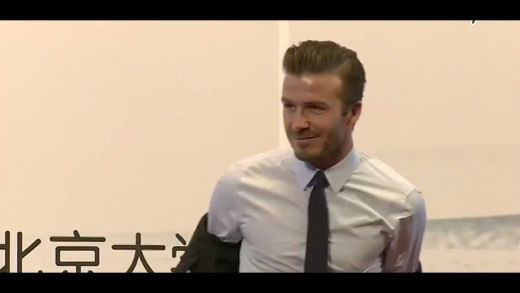 VIDEO Beckham face femeile sa LESINE! Faza de MILIOANE in China! Cum a innebunit o sala intreaga cu gestul sau: