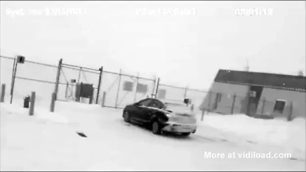 Cei mai PROSTI din curtea scolii: S-au usurat pe un gard ELECTRIC! N-ai sa crezi ce s-a intamplat: VIDEO