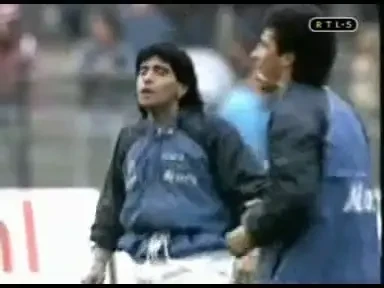 Imagini difuzate in PREMIERA: Modul absolut GENIAL in care se incalzea Maradona! Momente de magie cu un ZEU. VIDEO: