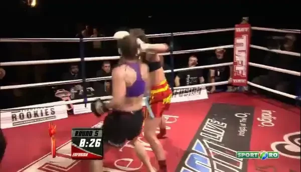 Meci SENZATIONAL intre femei la Londra! Iman Barlow e noua campioana mondiala! Vezi cel mai tare KO al galei - i-a RUPT coastele! VIDEO