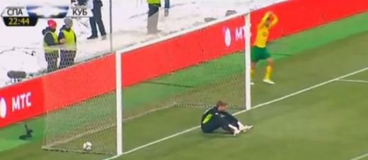 GHISIONISTUL SERII si-a dat un autogol de poveste! Un ROMAN l-a ajutat sa nu fie dat afara: VIDEO