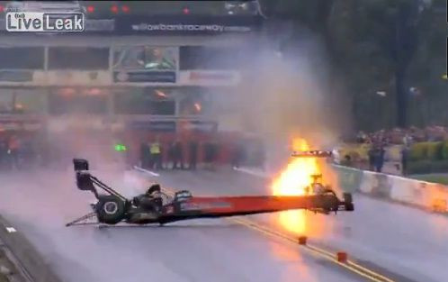 Cursa de DRAGSTERE scapata de sub control: O masina a ars, a doua s-a invartit 360 de grade! Vezi ce s-a intamplat: VIDEO