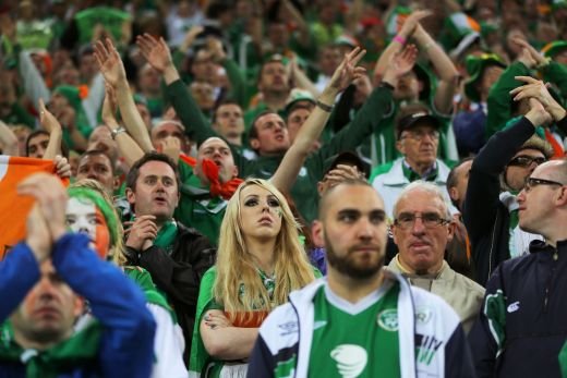 PASIUNE, lacrimi si bere! Gestul emotionant facut de 40.000 de oameni: milionarii au INGHETAT! Povestea 'pumnilor' incasati cu zambetul pe fata!_5