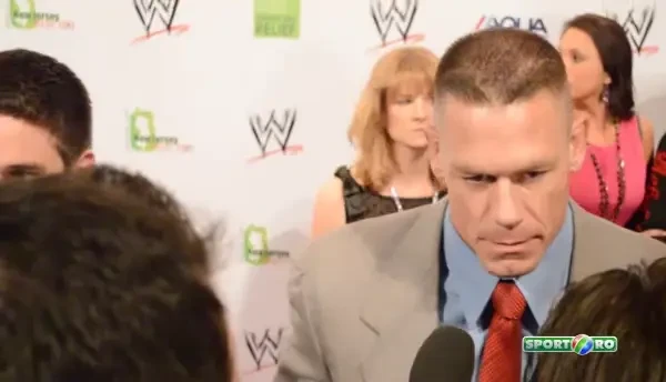 VIDEO EXCLUSIV! Mesajul demential al lui John Cena pentru fanii din Romania inainte de Wrestlemania: Daca intelegi ce am spus, iti dau un dolar! :)