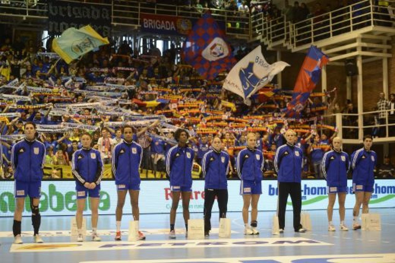 Ziua in care handbalul e REGE | Oltchim plange dupa o repriza MIZERABILA! Romania se poate califica in finala dupa un meci PERFECT in Ungaria! Toate fazele din Oltchim 22-24 Gyor_1
