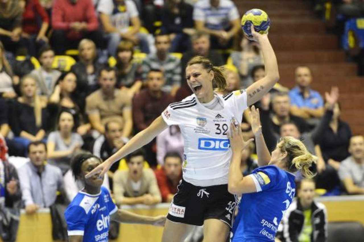 Ziua in care handbalul e REGE | Oltchim plange dupa o repriza MIZERABILA! Romania se poate califica in finala dupa un meci PERFECT in Ungaria! Toate fazele din Oltchim 22-24 Gyor_6