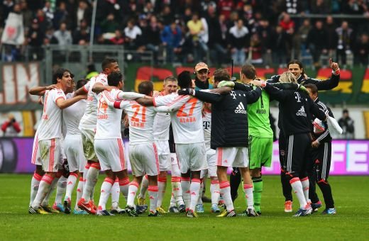 Moment ISTORIC! Toata lumea aplauda in picioare o performanta ULUITOARE! Schweinsteiger a facut-o campioana pe Bayern cu un gol FABULOS! VIDEO:_20