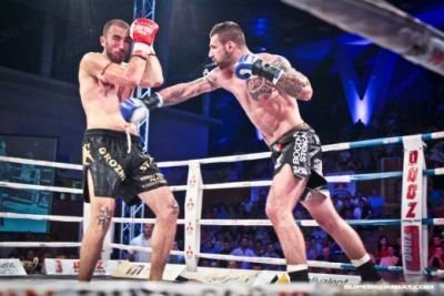 Super gala Local Kombat Oradea: Sandu Lungu a fost DESCALIFICAT pentru ca si-a lovit adversarul cazut! Tufekcic a castigat piramida la decizie!