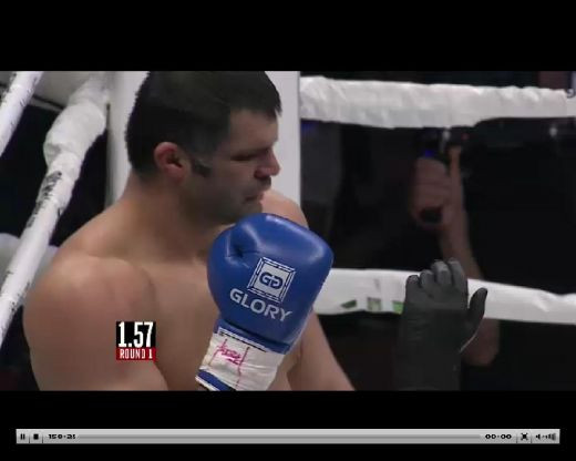 VIDEO Ghita, DISTRUS de Saki! Vezi seria NIMICITOARE de pumni care l-a pus pe roman de trei ori la podea! O faza controversata i-a terminat meciul romanului:_4