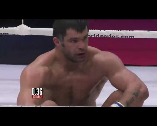 VIDEO Ghita, DISTRUS de Saki! Vezi seria NIMICITOARE de pumni care l-a pus pe roman de trei ori la podea! O faza controversata i-a terminat meciul romanului:_7